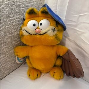Rare 1978 Garfield Baseball Hero collectable with Tag.